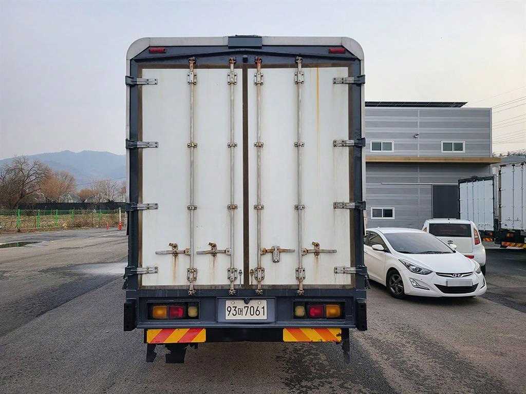 medium and large cargo truck - Vista 6