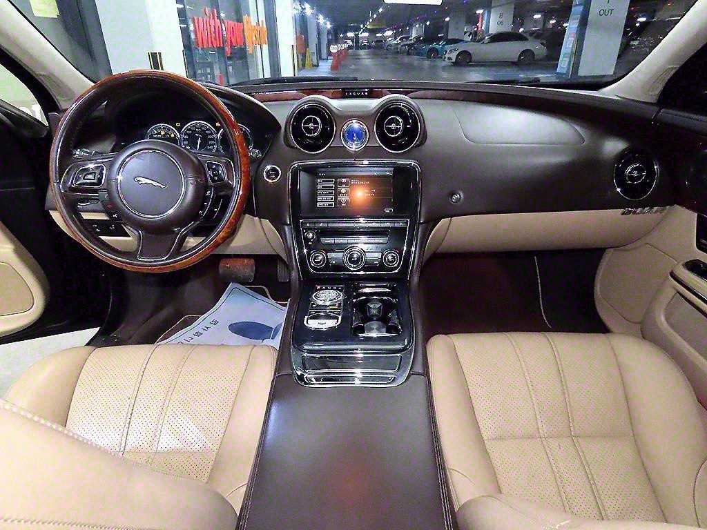 Jaguar XJ - Vista 10