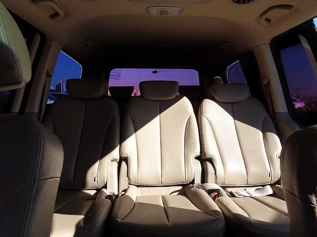 KIA Carnival - Vista 7