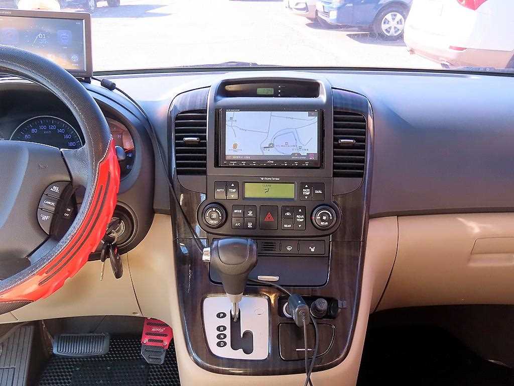 KIA Carnival - Vista 11