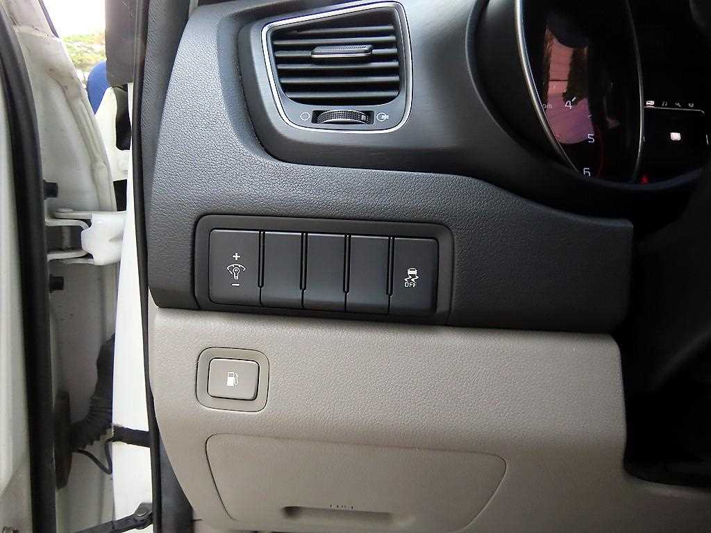 KIA Carnival - Vista 11