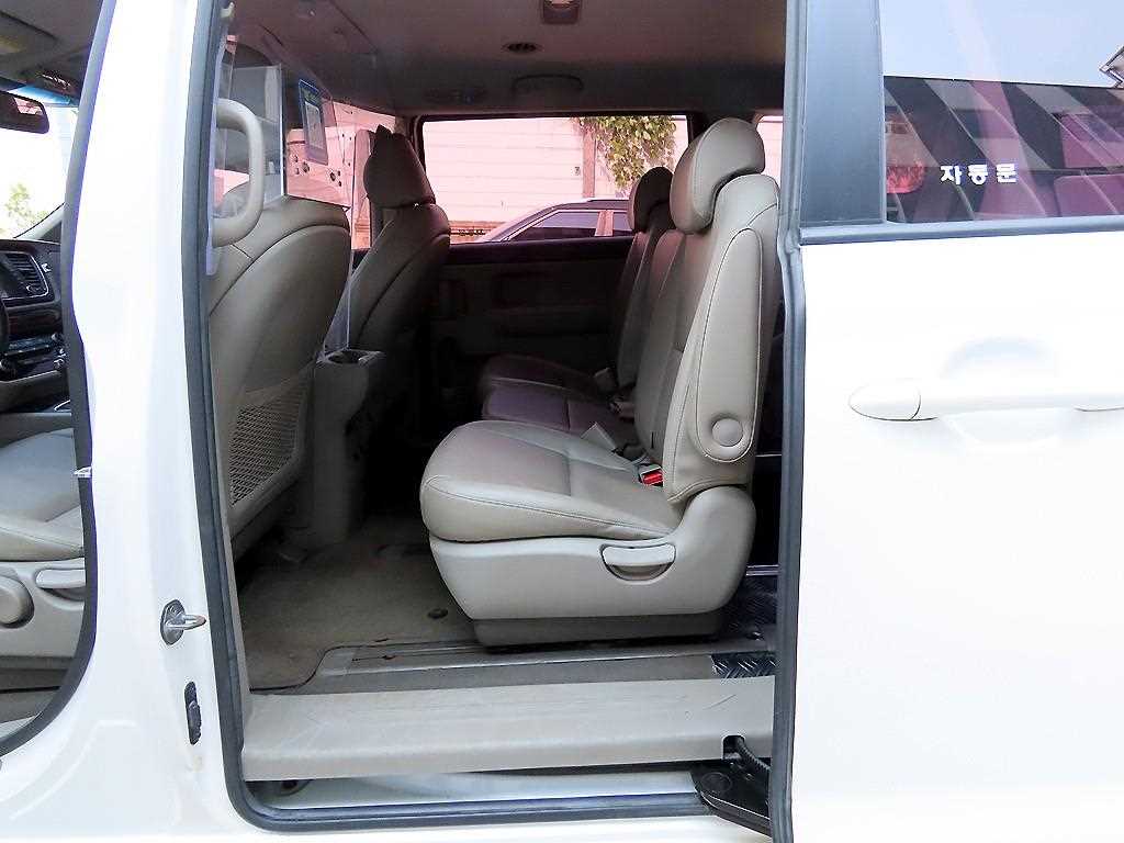 KIA Carnival - Vista 6