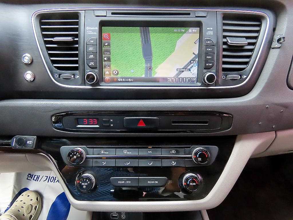KIA Carnival - Vista 12