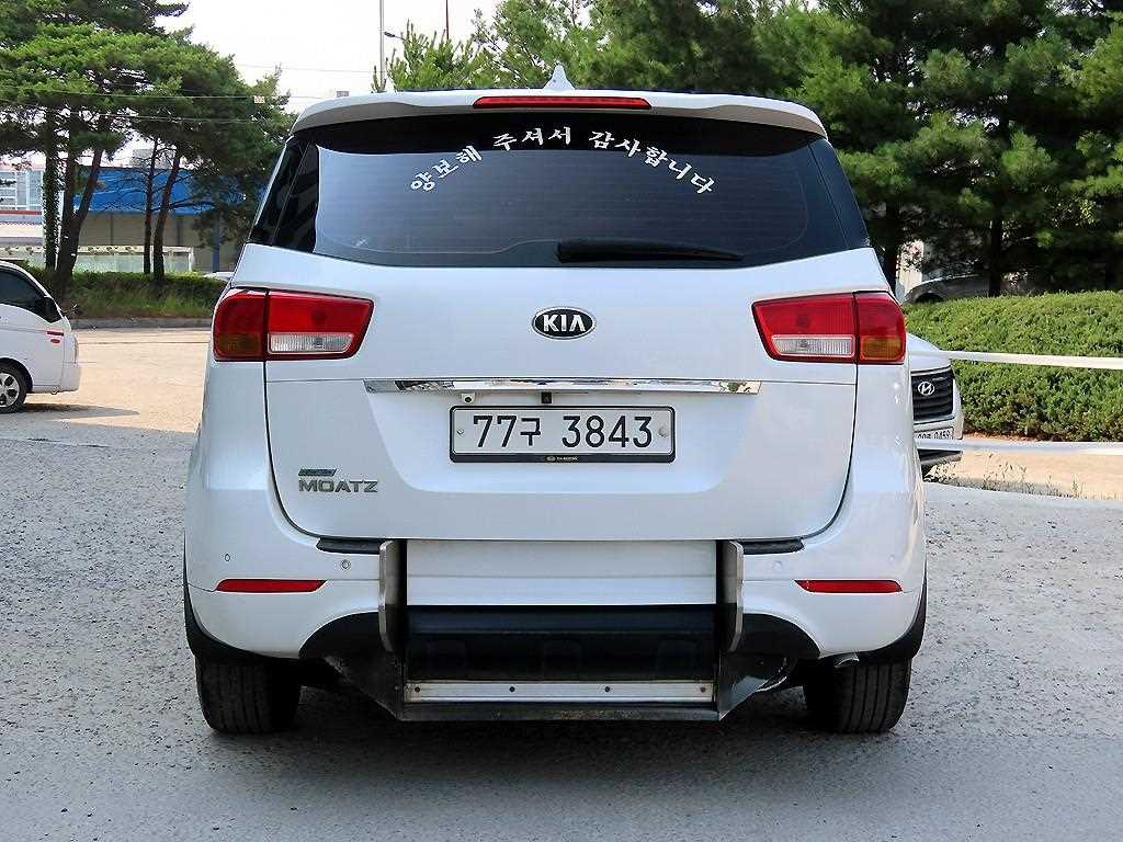 KIA Carnival - Vista 4