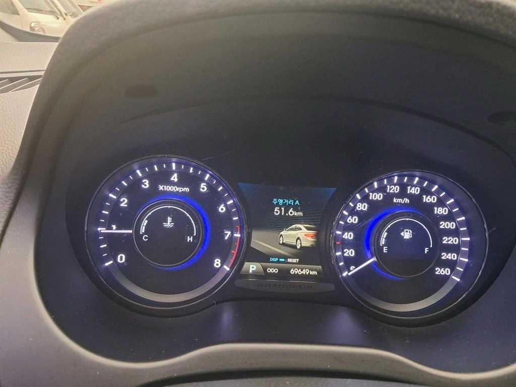 HYUNDAI Grandeur - Vista 9