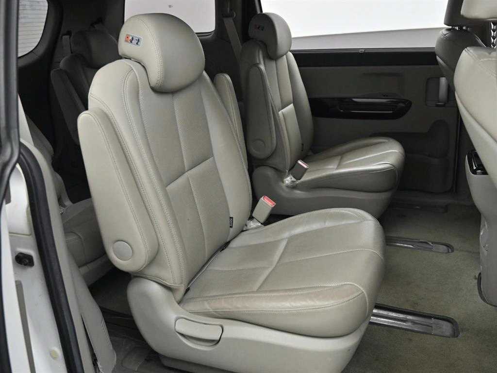 KIA Carnival - Vista 12