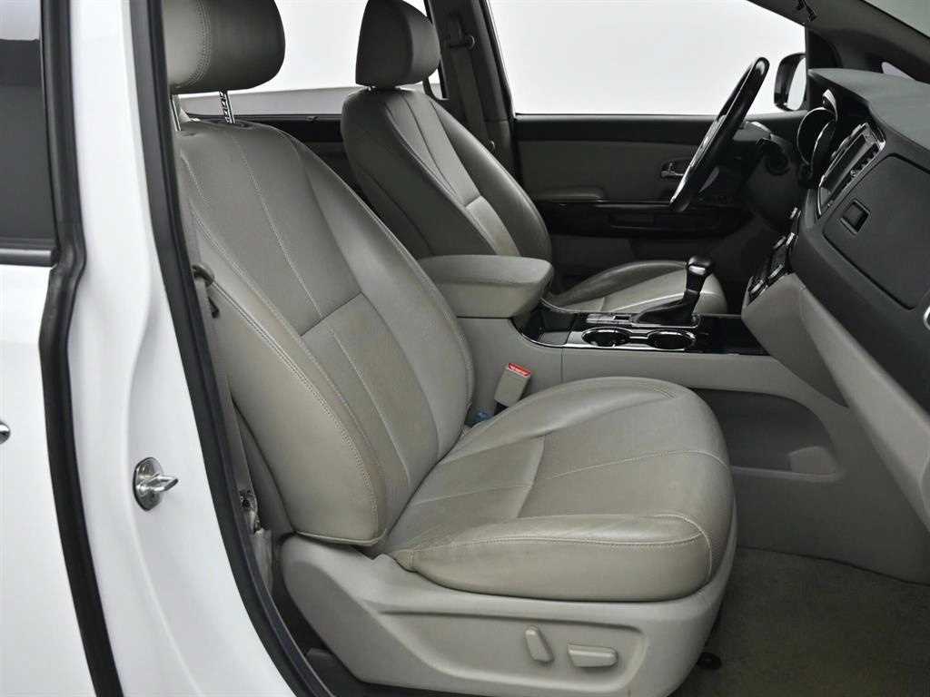 KIA Carnival - Vista 10