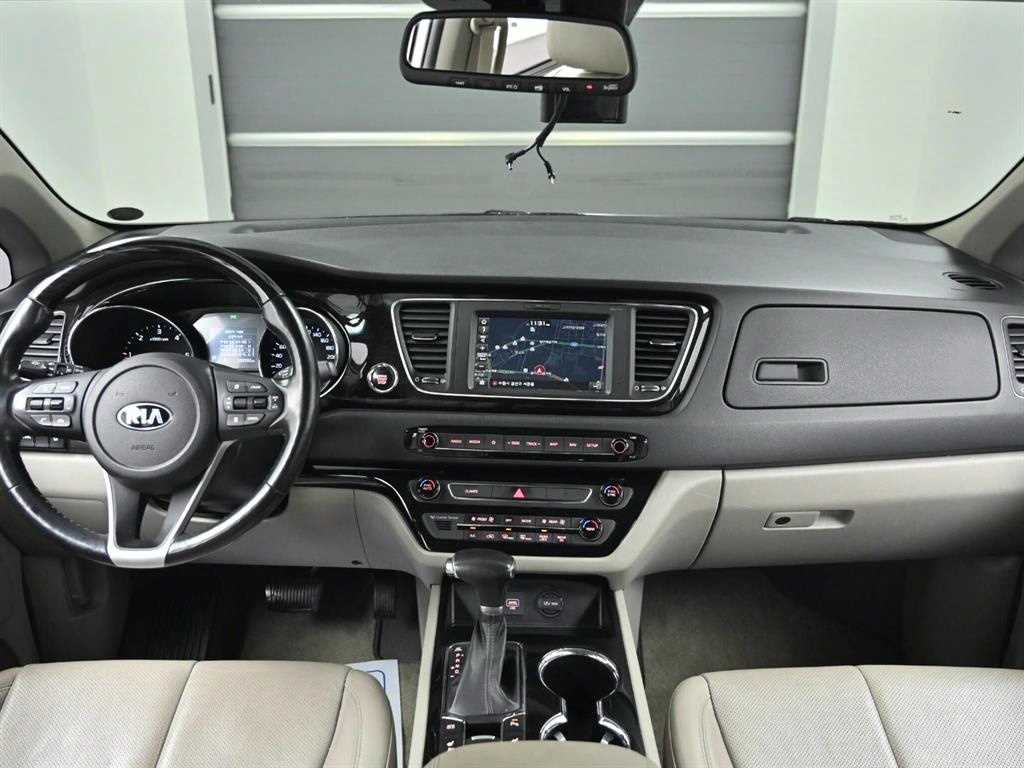 KIA Carnival - Vista 7