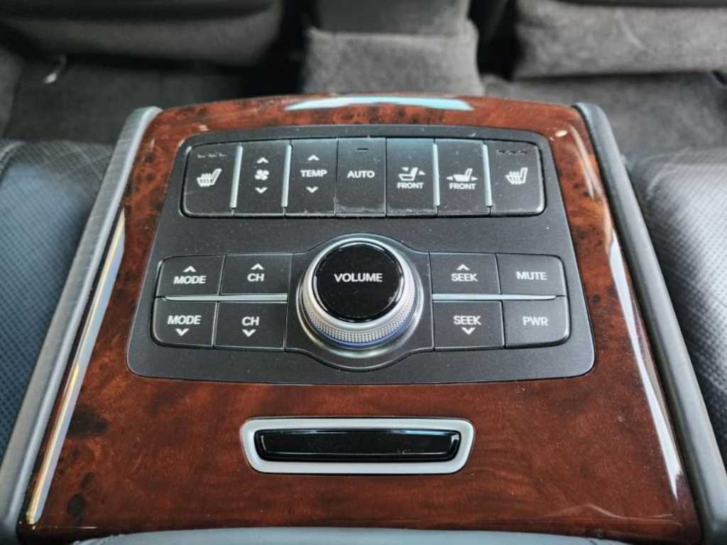 HYUNDAI Equus - Vista 10