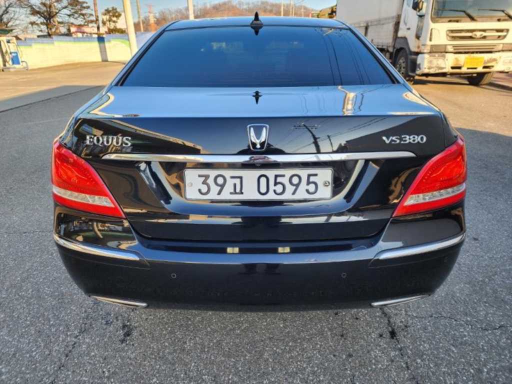 HYUNDAI Equus - Vista 5