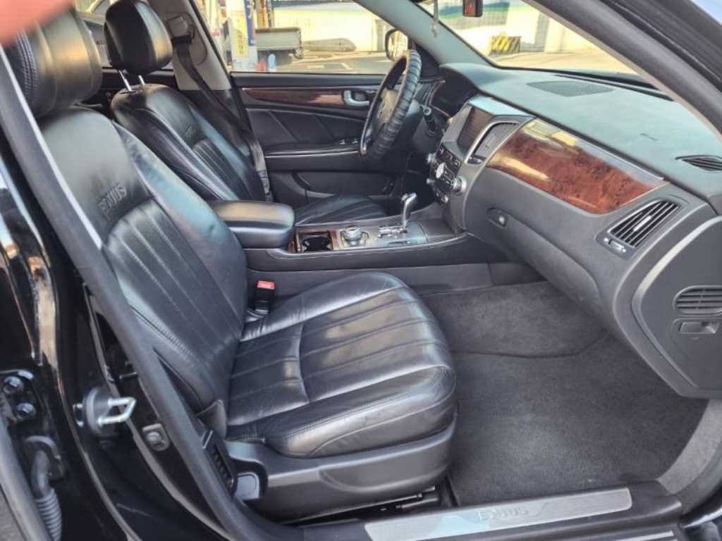 HYUNDAI Equus - Vista 8