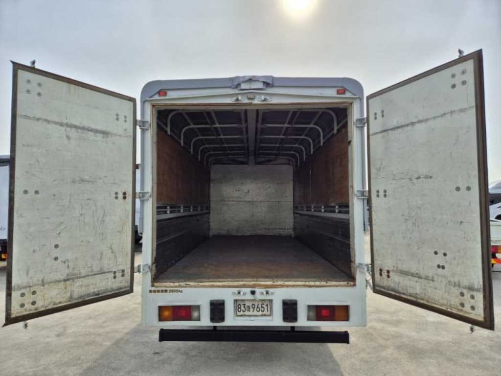 medium and large cargo truck - Vista 6