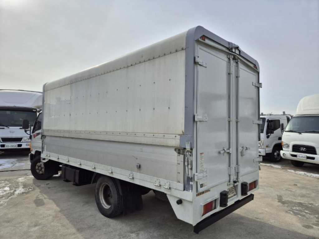 medium and large cargo truck - Vista 4