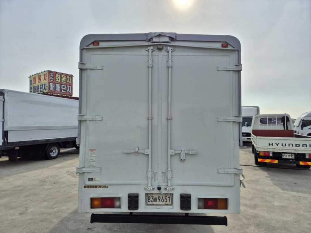 medium and large cargo truck - Vista 5