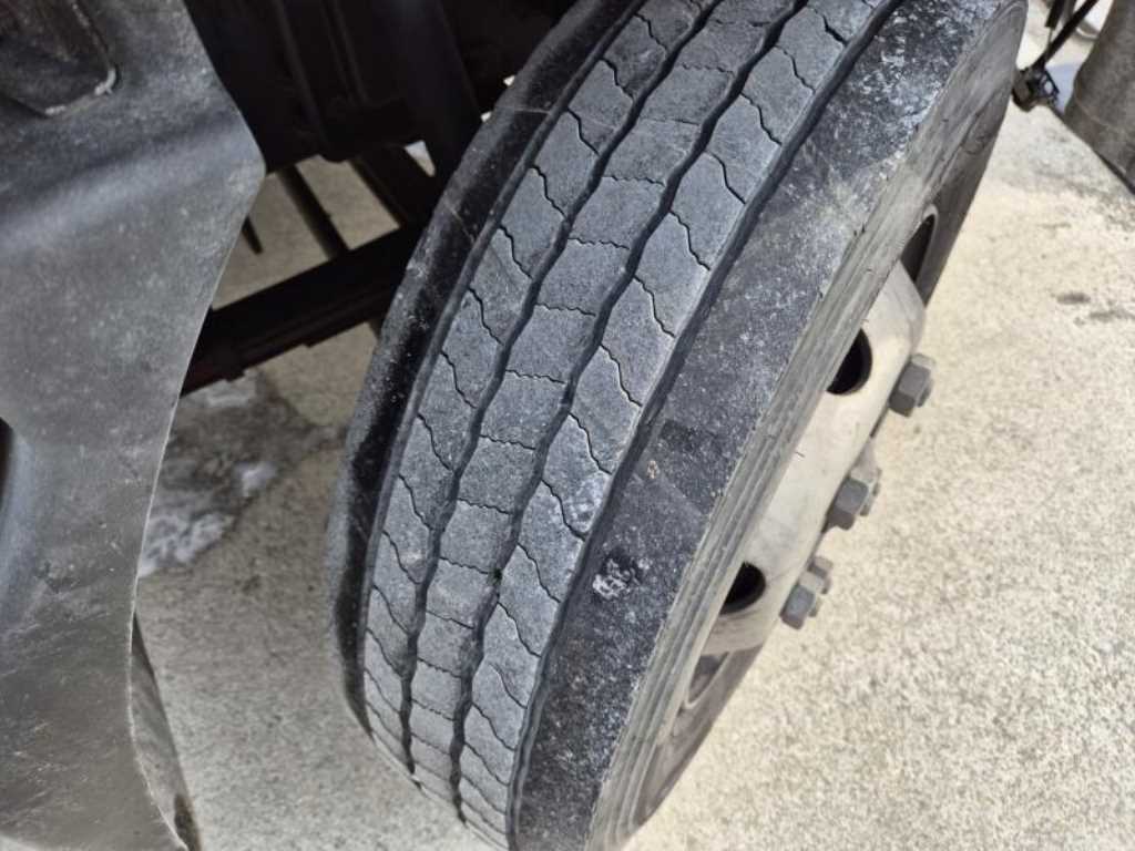 medium and large cargo truck - Vista 11