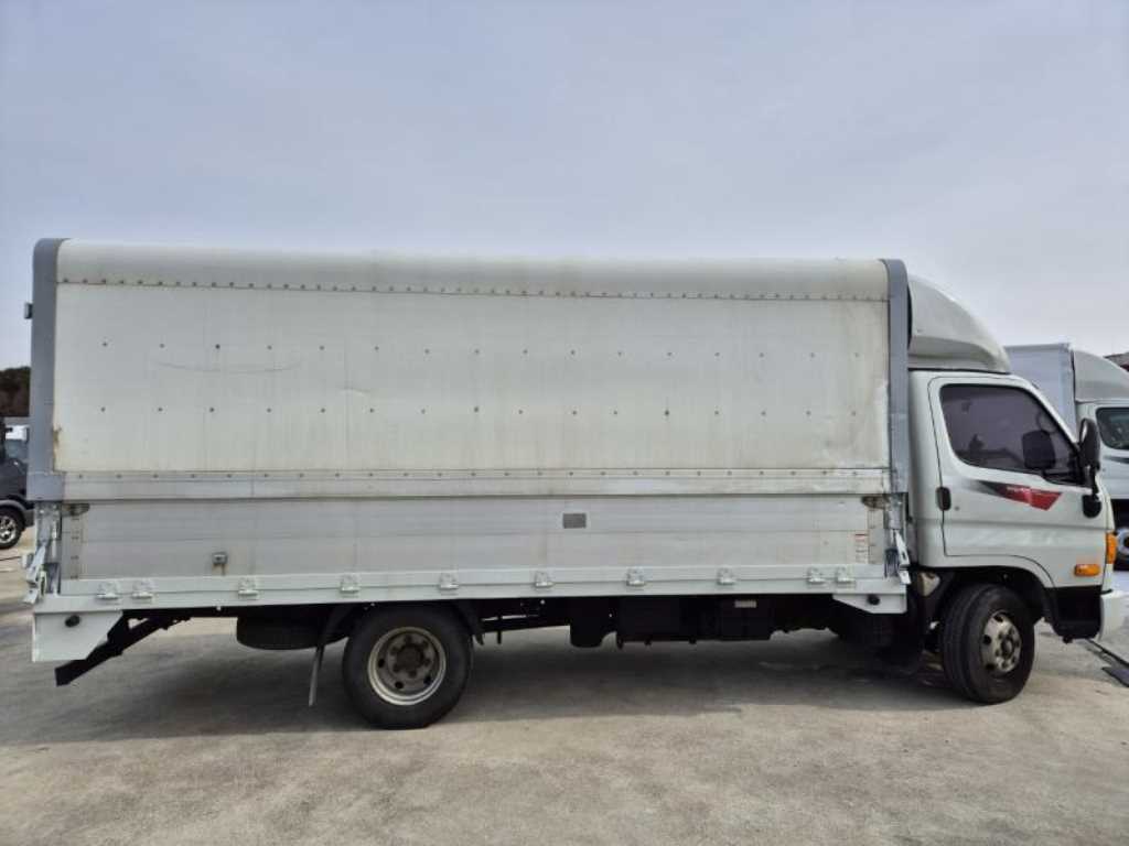 medium and large cargo truck - Vista 9