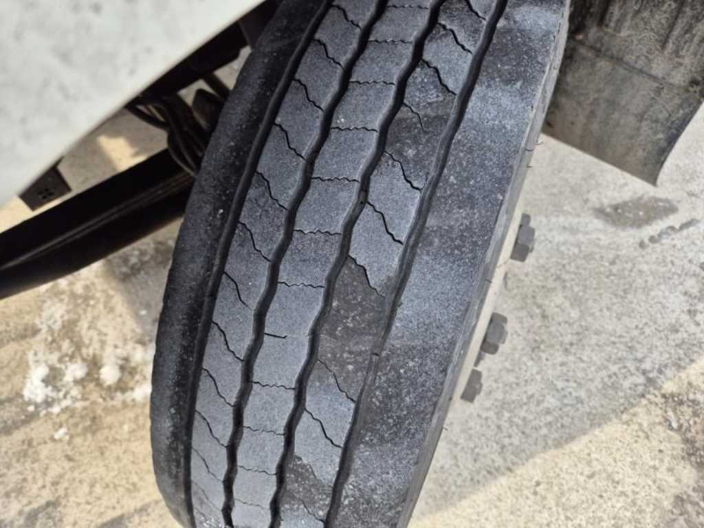 medium and large cargo truck - Vista 12