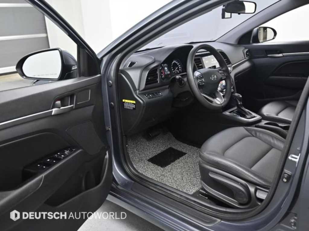 HYUNDAI Avante - Vista 11