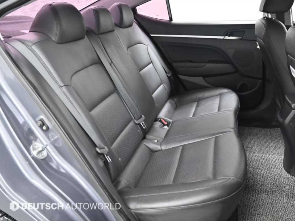 HYUNDAI Avante - Vista 12