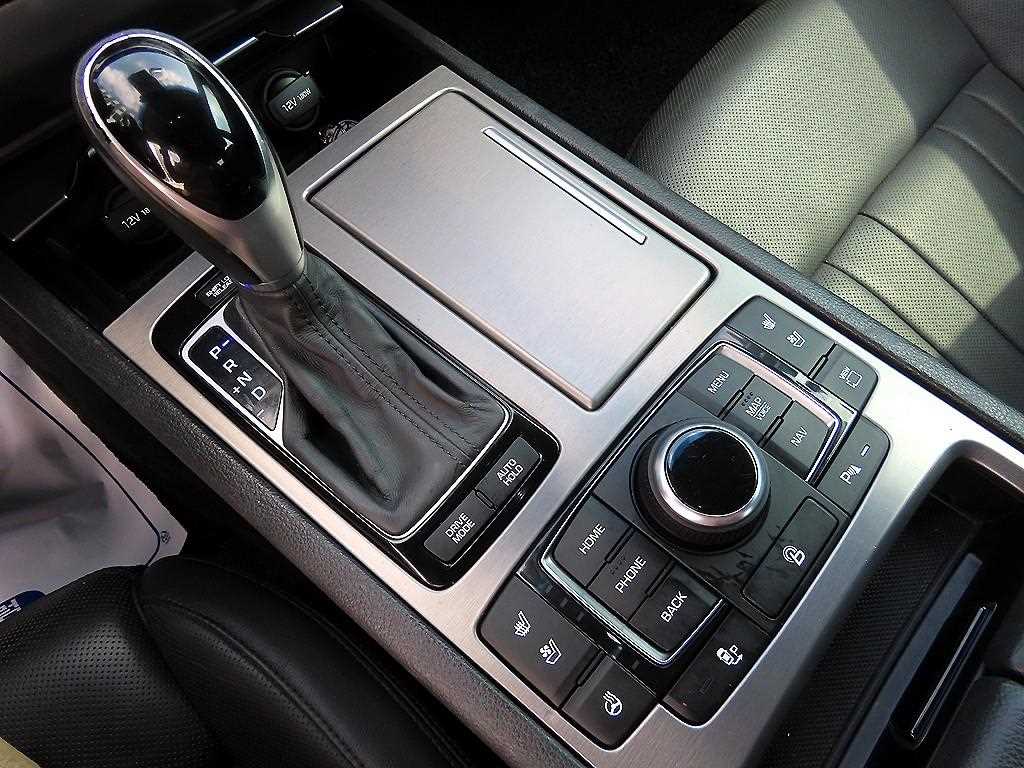 HYUNDAI Genesis - Vista 11