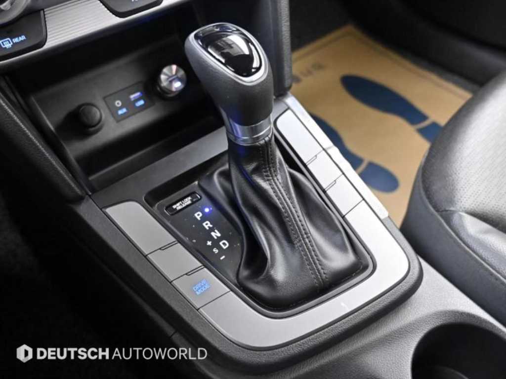 HYUNDAI Avante - Vista 9