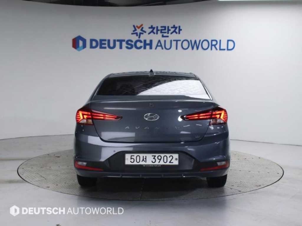 HYUNDAI Avante - Vista 4