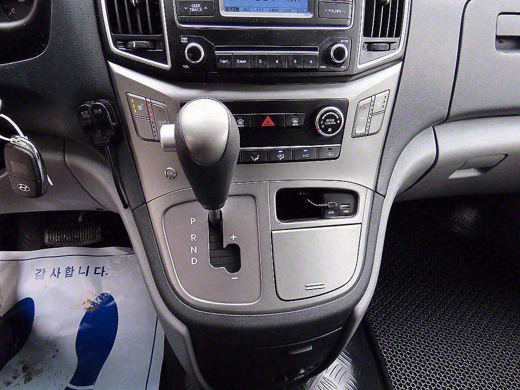 HYUNDAI Starex - Vista 11