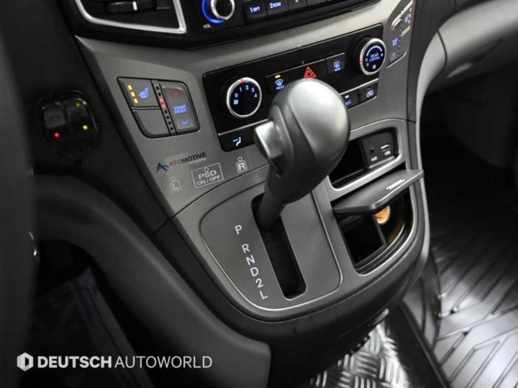 HYUNDAI Starex - Vista 9