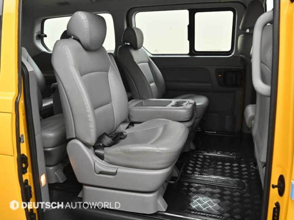 HYUNDAI Starex - Vista 12