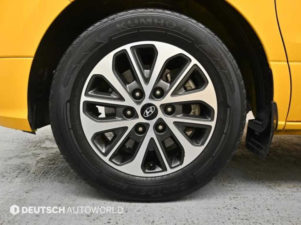 HYUNDAI Starex - Vista 5