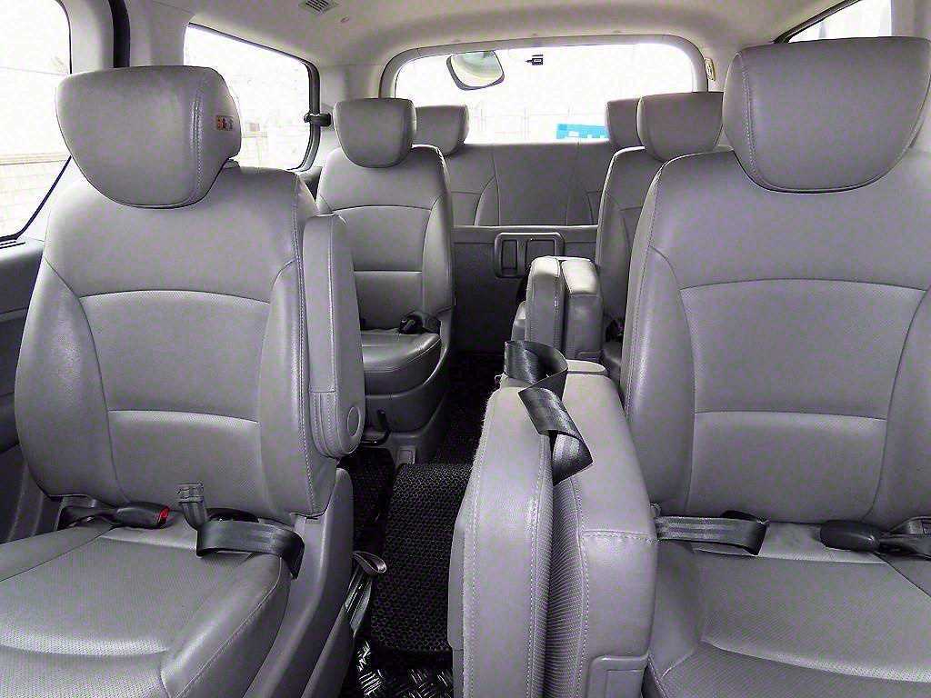 HYUNDAI Starex - Vista 7