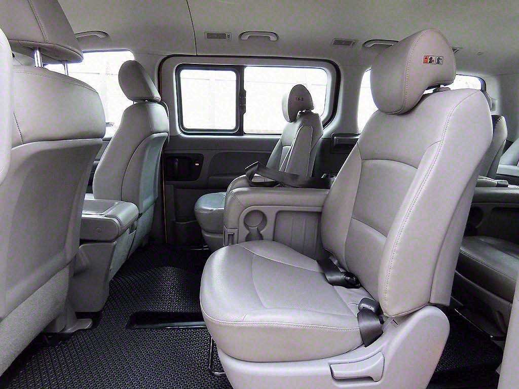 HYUNDAI Starex - Vista 6