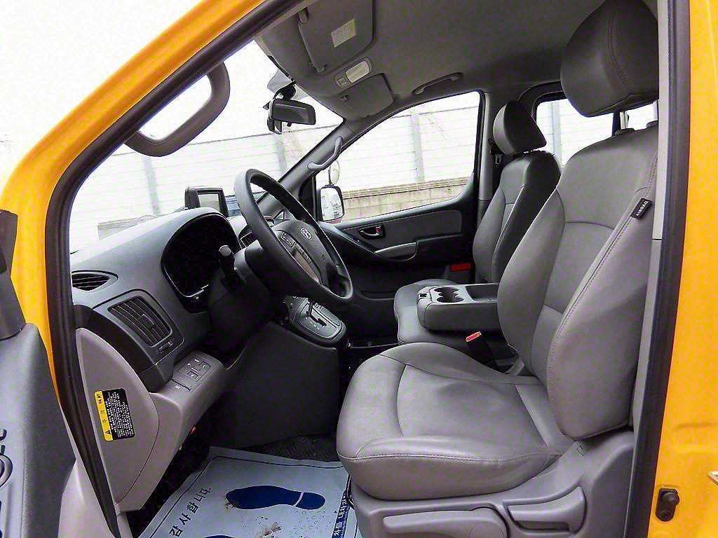 HYUNDAI Starex - Vista 5