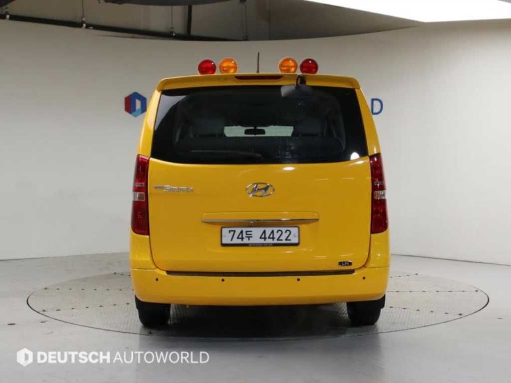 HYUNDAI Starex - Vista 4