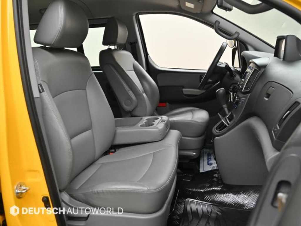 HYUNDAI Starex - Vista 10