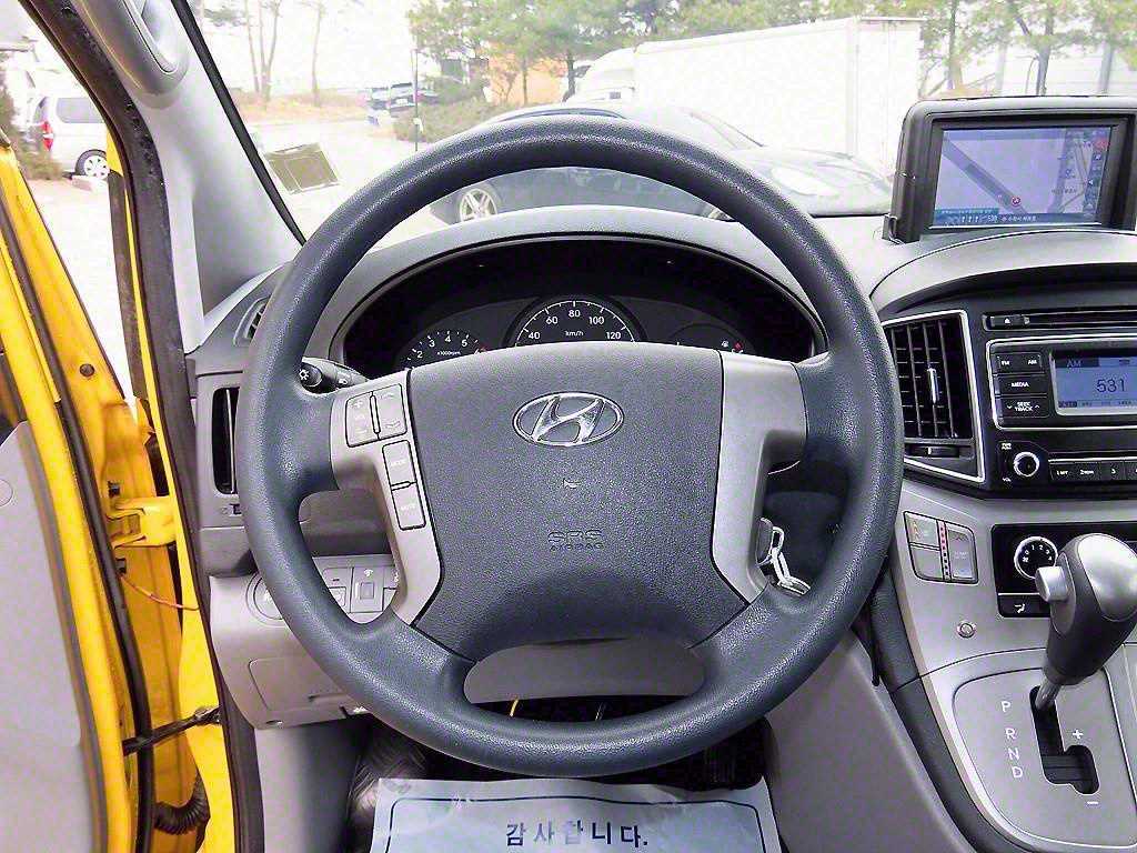 HYUNDAI Starex - Vista 9