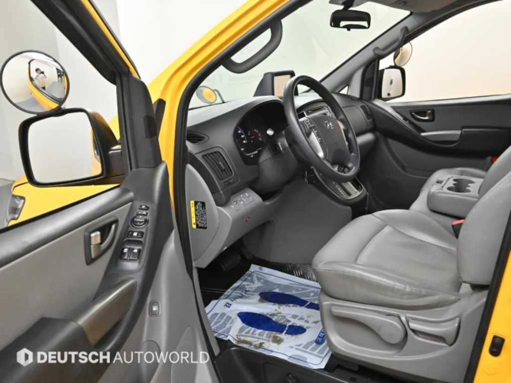 HYUNDAI Starex - Vista 11