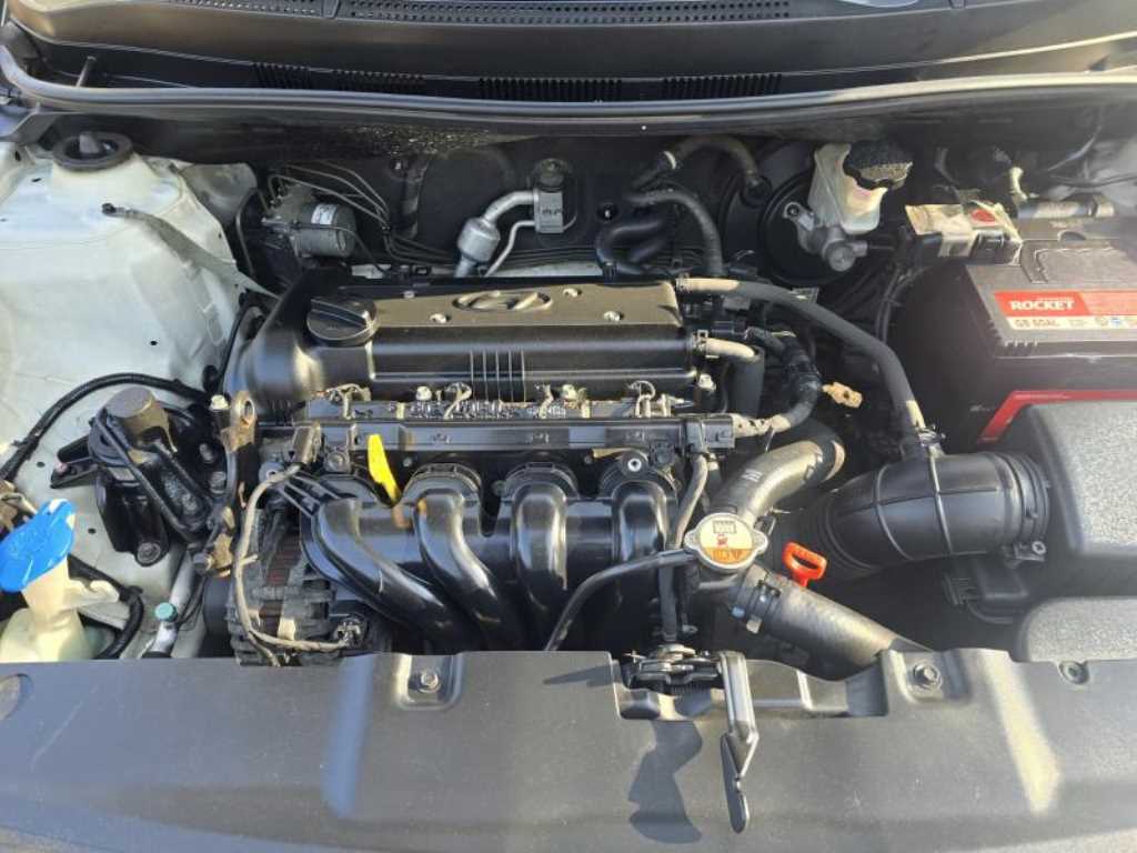 HYUNDAI Accent - Vista 8