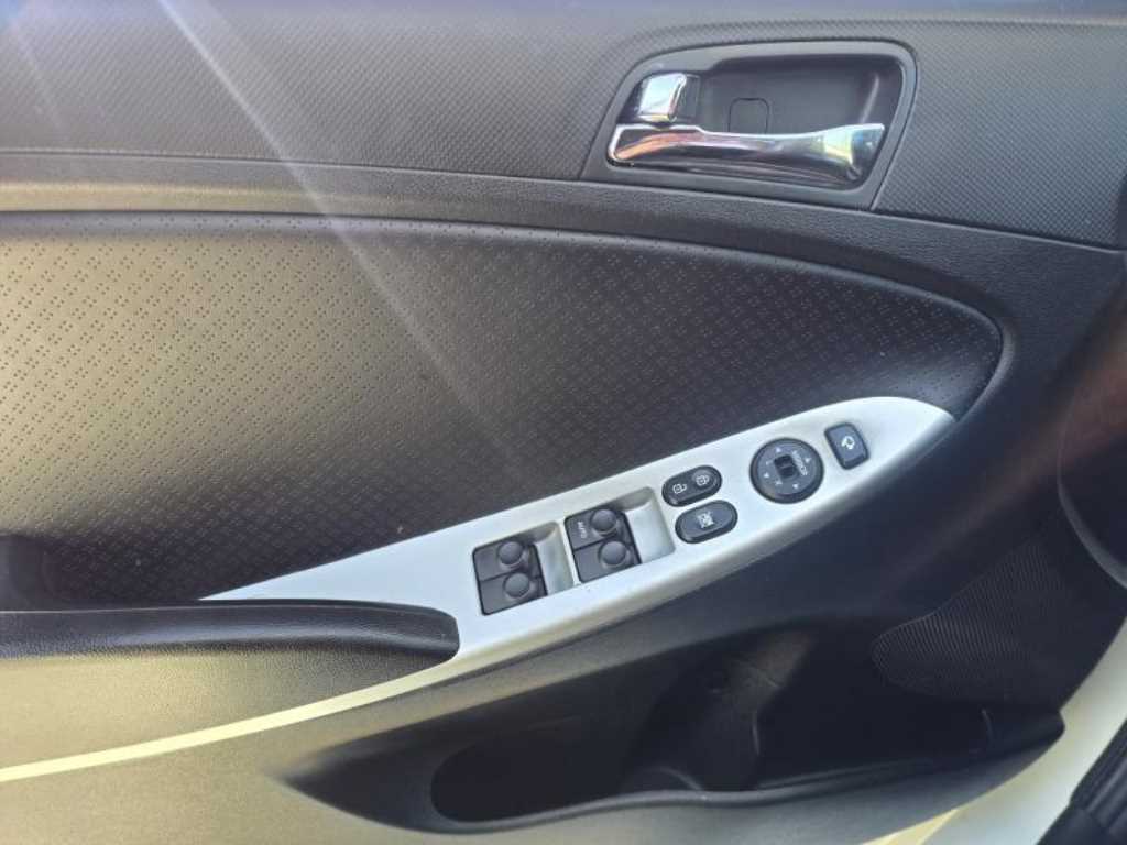 HYUNDAI Accent 2012 Blanco - Importación desde Corea - HF Imports Iquique - Foto 15
