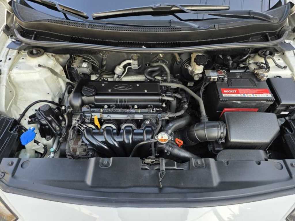 HYUNDAI Accent - Vista 7