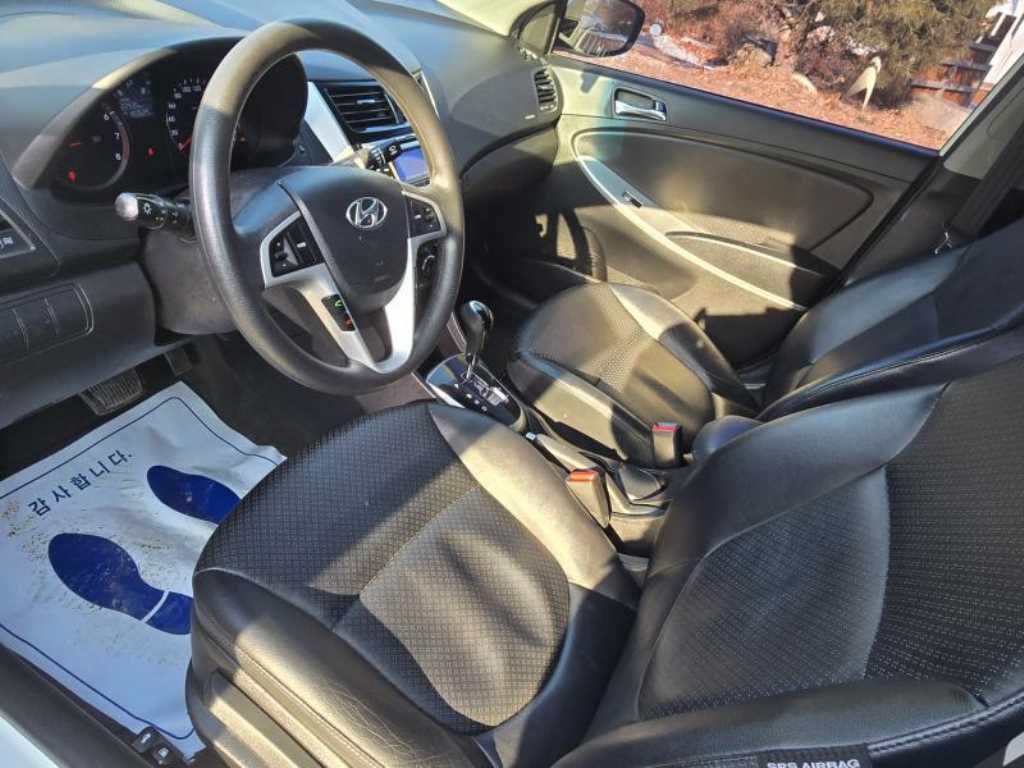 HYUNDAI Accent 2012 Blanco - Importación desde Corea - HF Imports Iquique - Foto 13