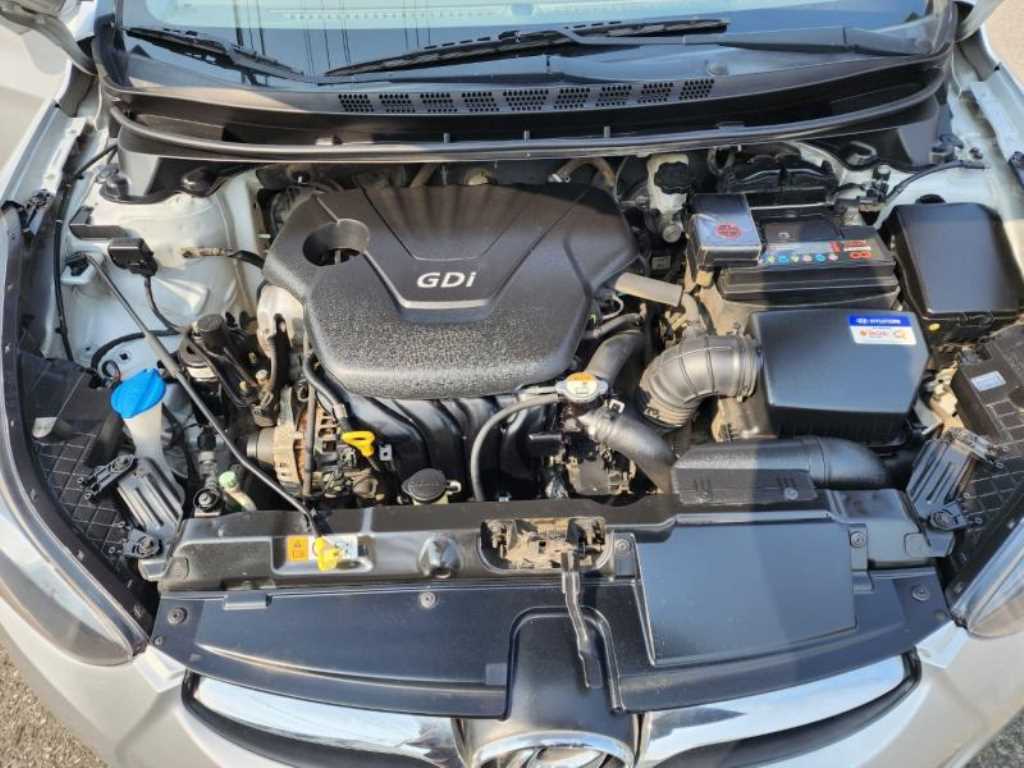 HYUNDAI Avante - Vista 6