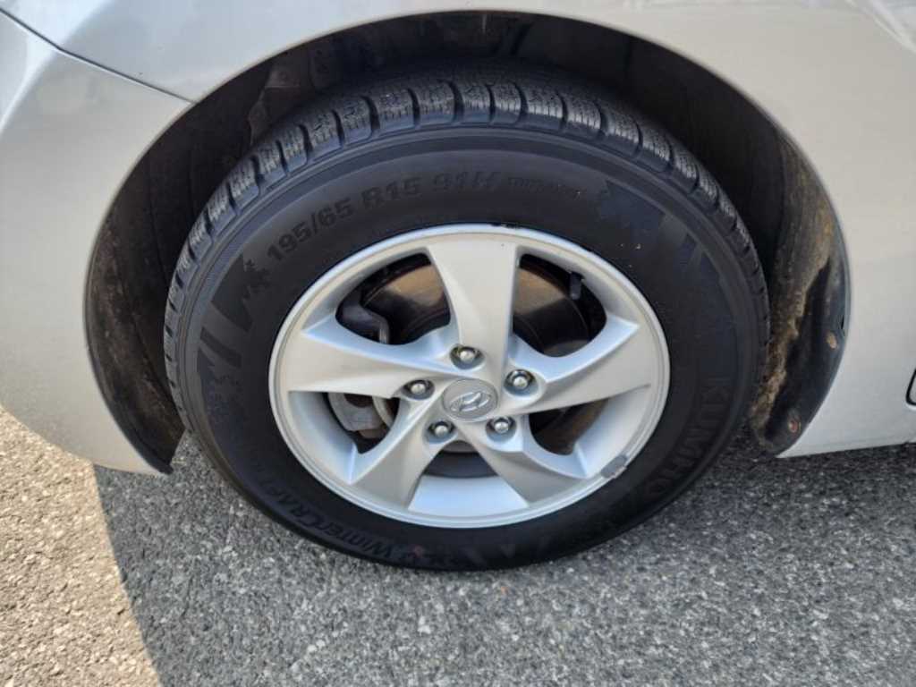 HYUNDAI Avante - Vista 7