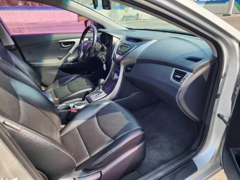 HYUNDAI Avante - Vista 11