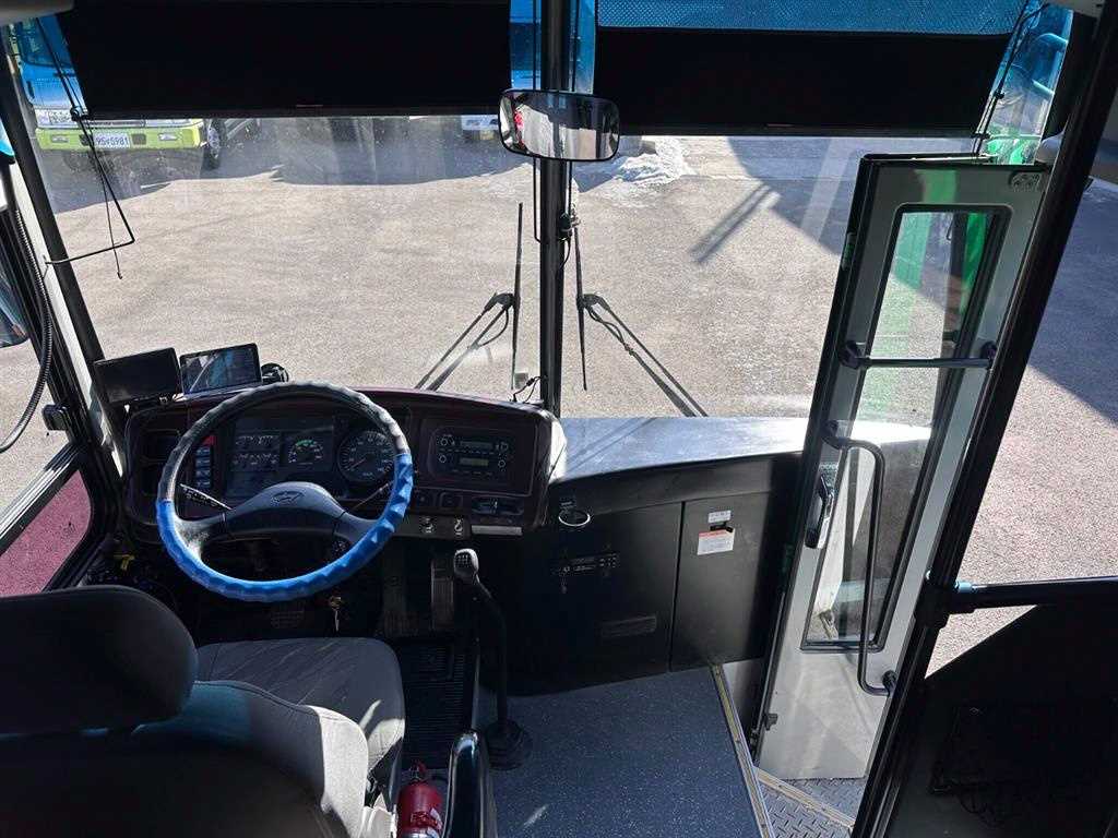 medium and large bus Medium-sized Hyundai Bus - Vista 9