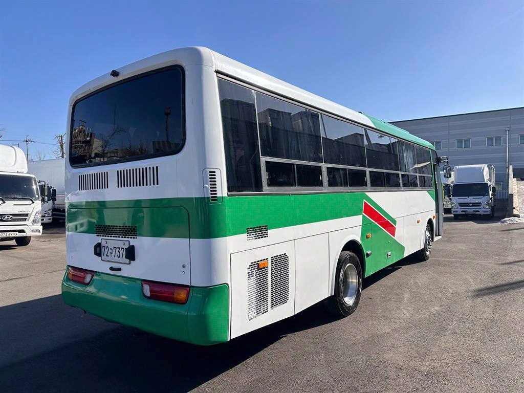 medium and large bus Medium-sized Hyundai Bus - Vista 5