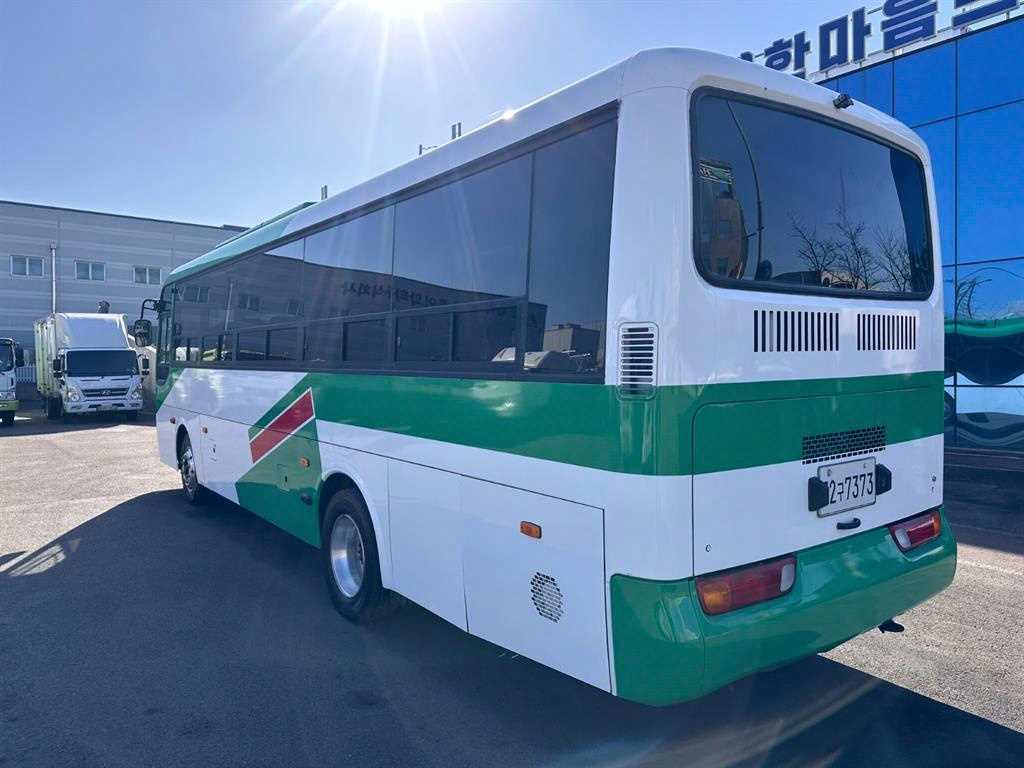 medium and large bus Medium-sized Hyundai Bus - Vista 7