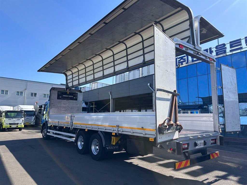 medium and large cargo truck - Vista 11