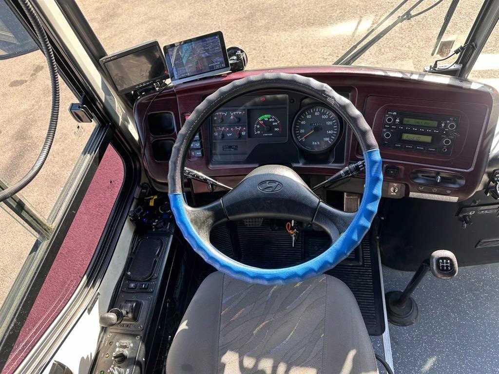 medium and large bus Medium-sized Hyundai Bus - Vista 11