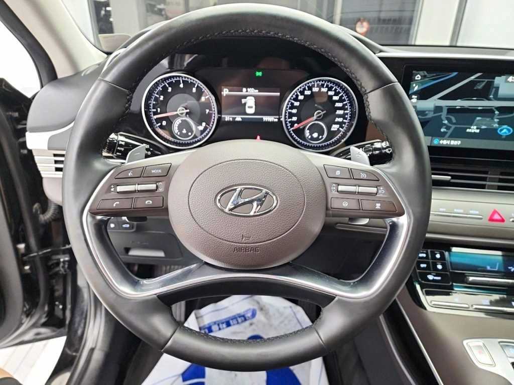 HYUNDAI Grandeur - Vista 9